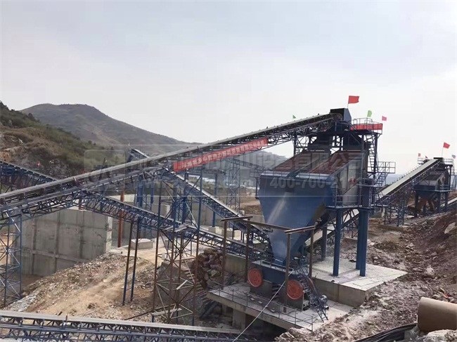 生產(chǎn)線中的ZSJ雙轉子制砂整形機
